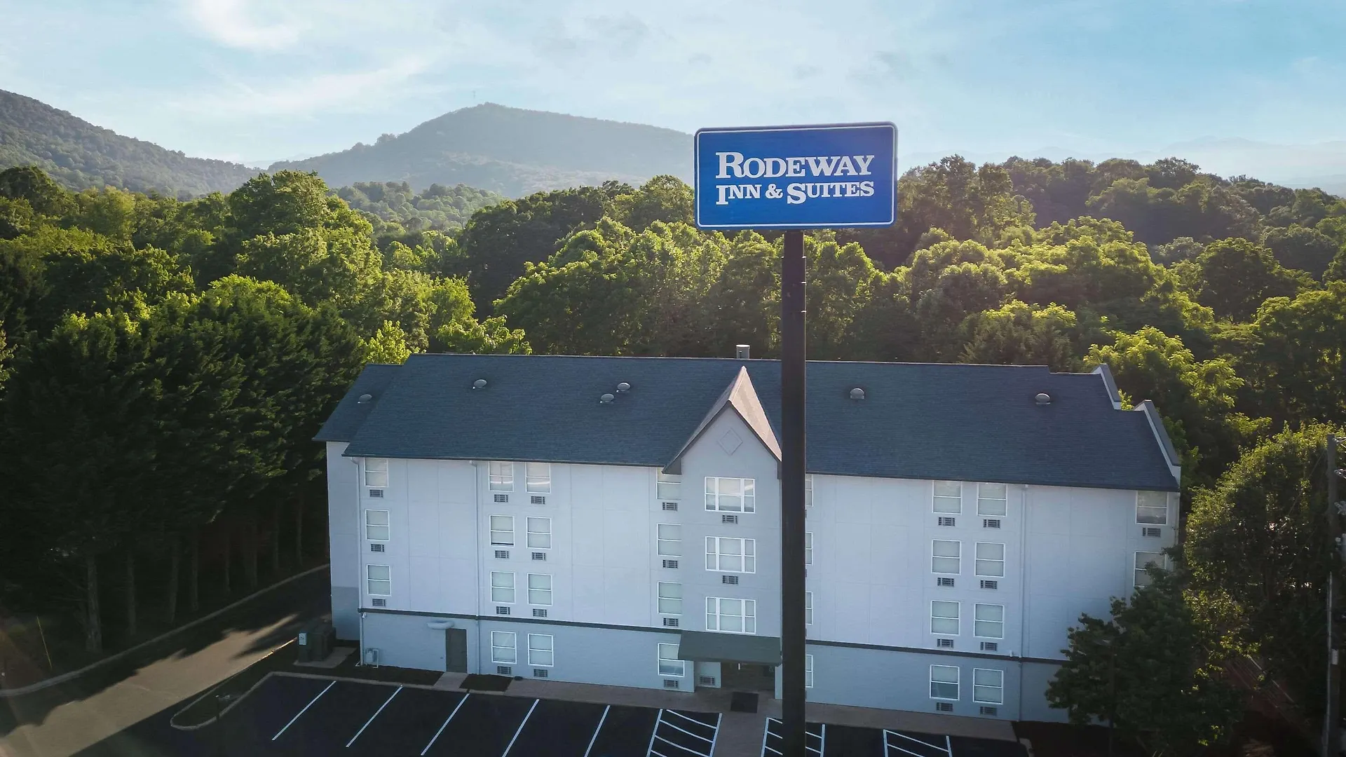 8 Budget Hotels Near Diana Wortham Theatre Worth Booking