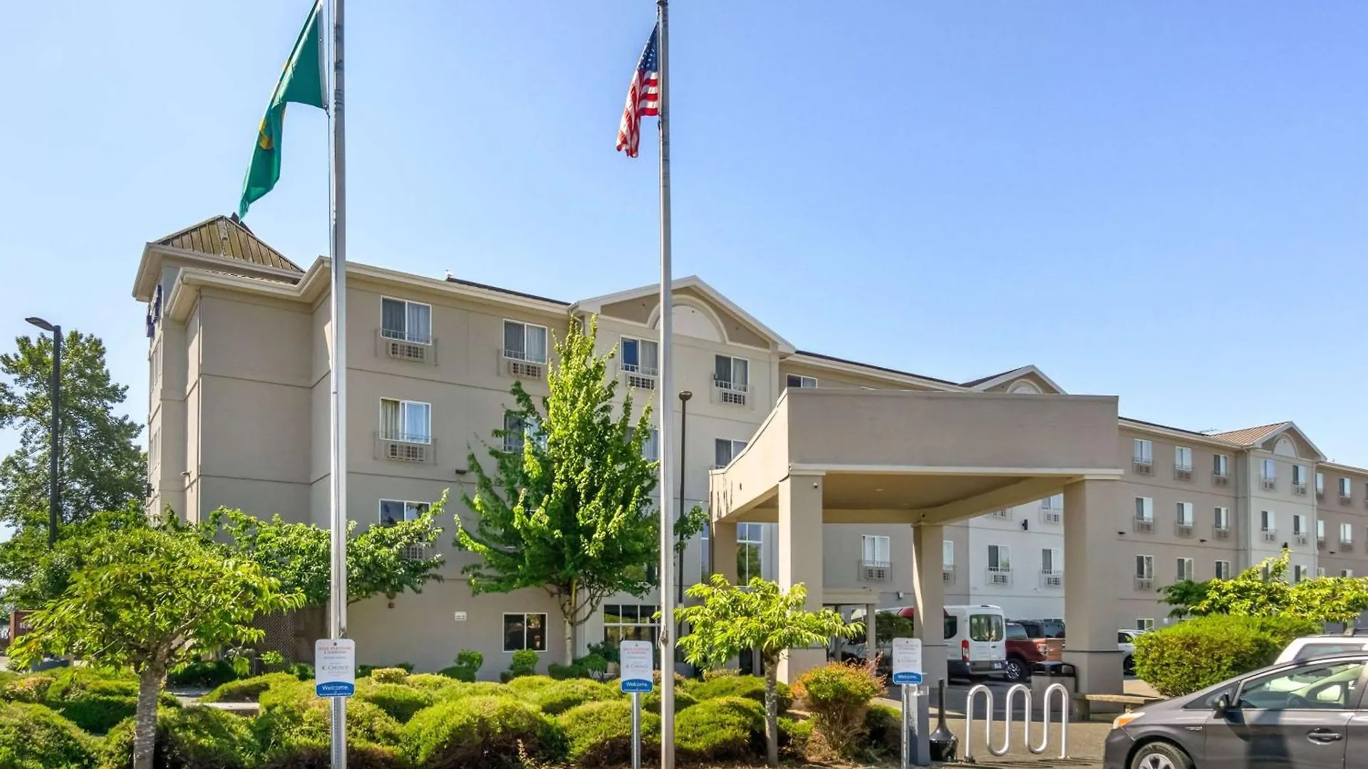 Staying In the Pacific Northwest: 15 Three-Star Hotels Compared