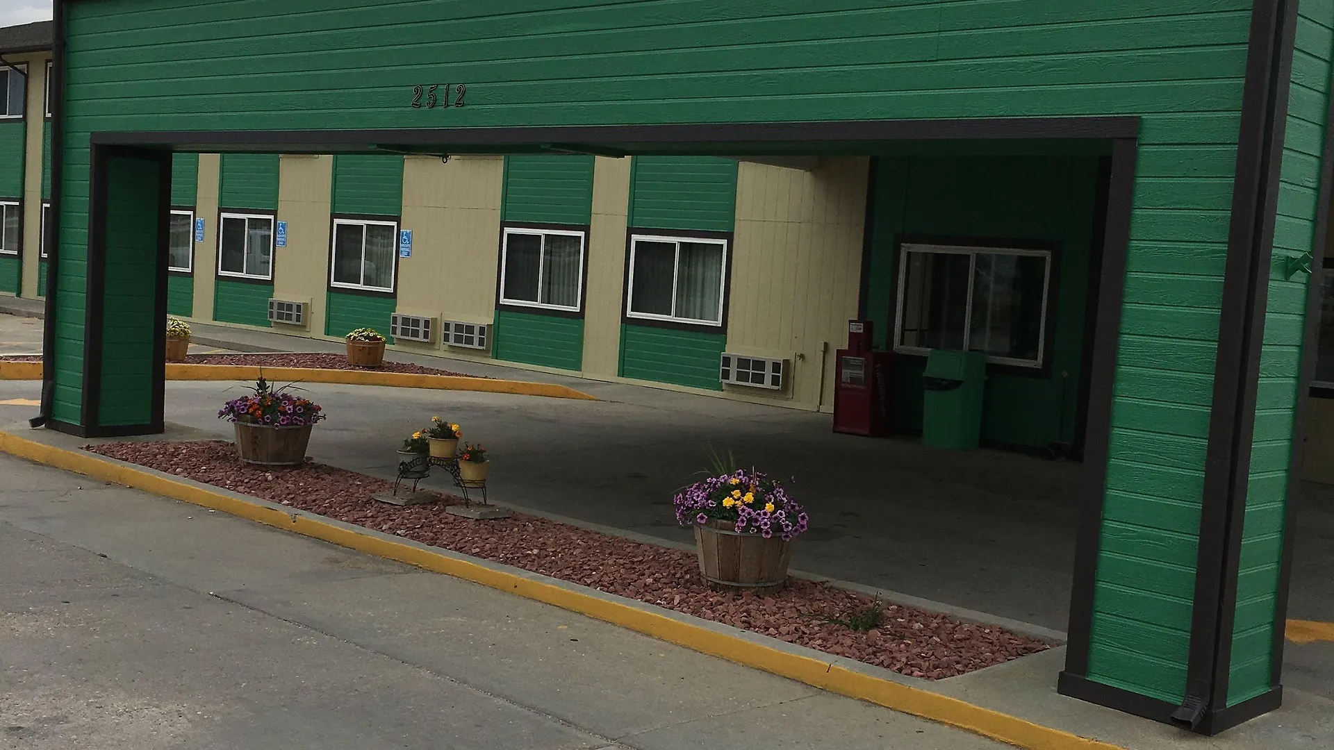 7 Smart Airport Hotels Near Prairie View Golf Course