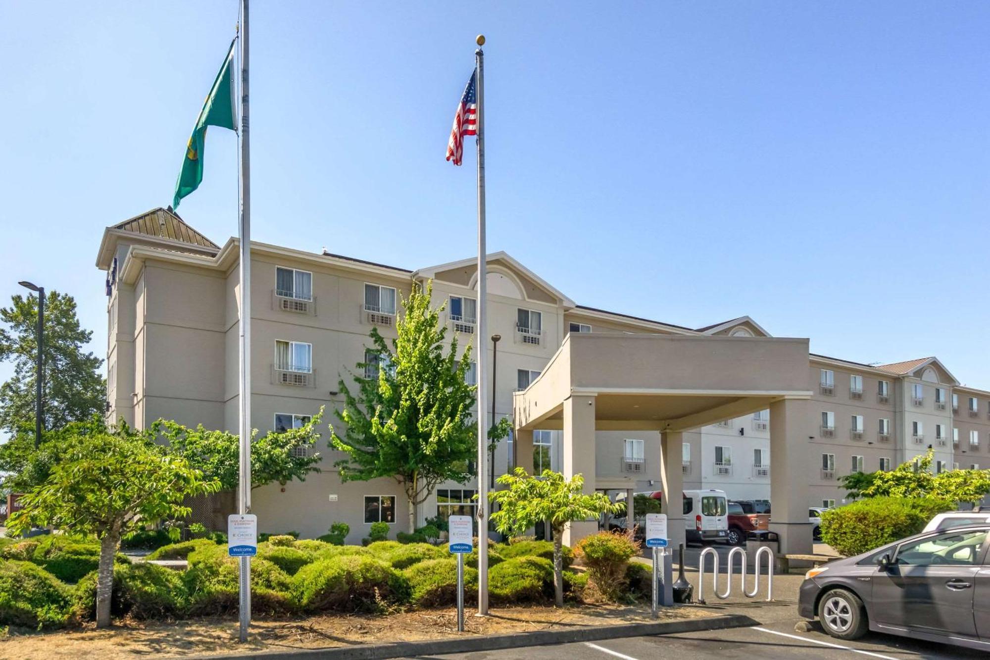 Staying In the Pacific Northwest: 15 Three-Star Hotels Compared