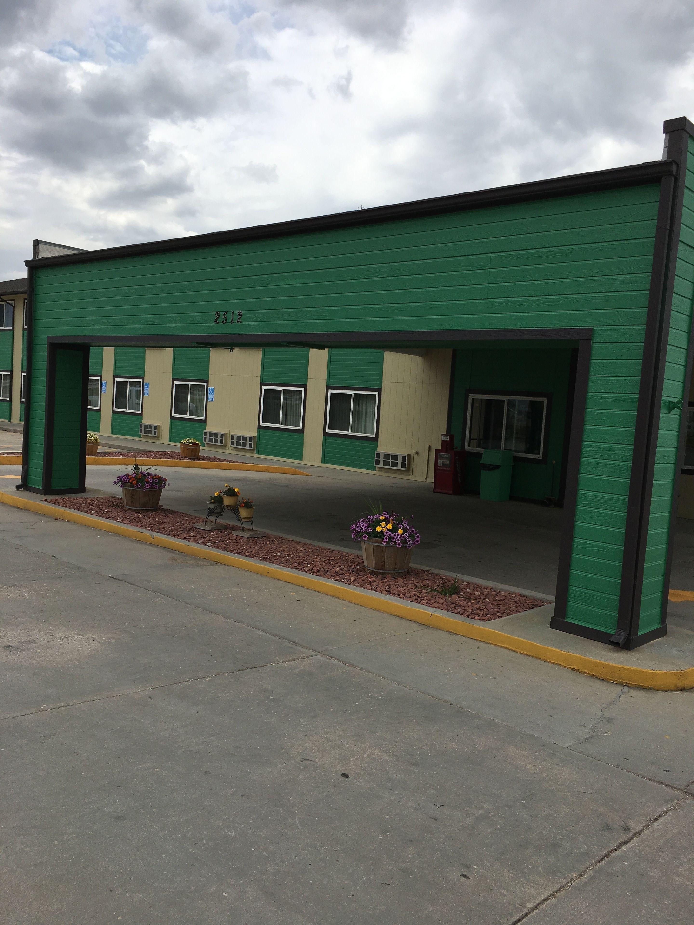 7 Smart Airport Hotels Near Prairie View Golf Course
